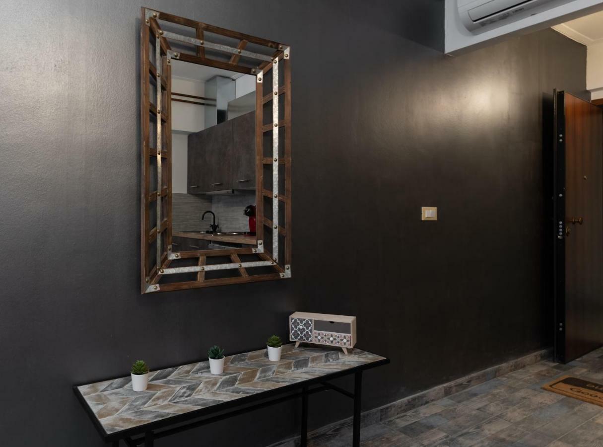 Superb Industrial Style Lodge Heart Of Athens Atenas Exterior foto