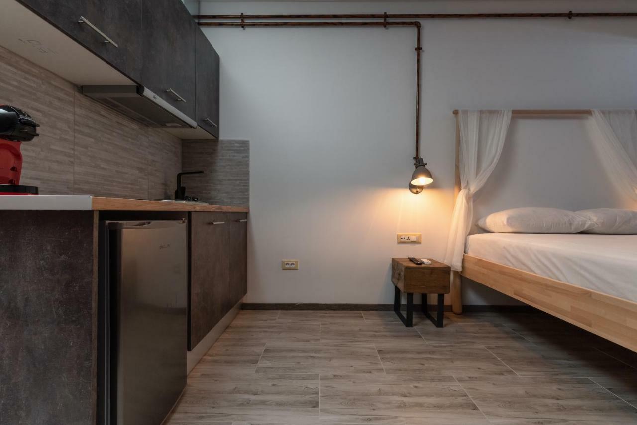 Superb Industrial Style Lodge Heart Of Athens Atenas Exterior foto