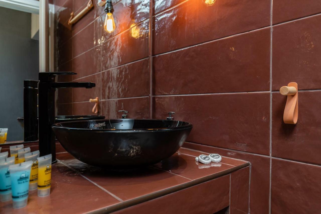 Superb Industrial Style Lodge Heart Of Athens Atenas Exterior foto