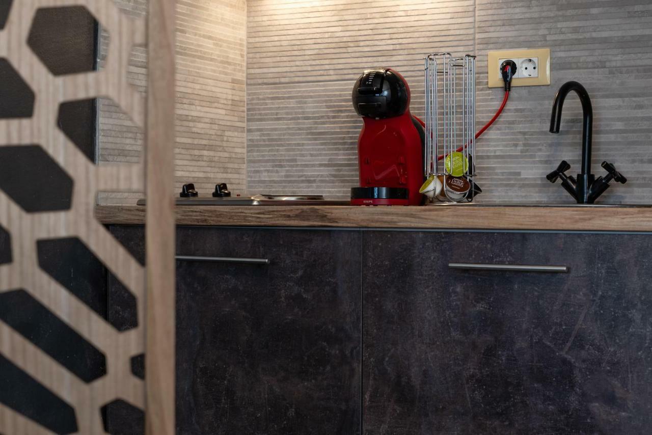 Superb Industrial Style Lodge Heart Of Athens Atenas Exterior foto